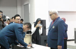 Lantik Pengurus Lembaga Kemahasiswaan, Dekan FH UB Singgung BRICS dan Peran Mahasiswa di Panggung Internasional