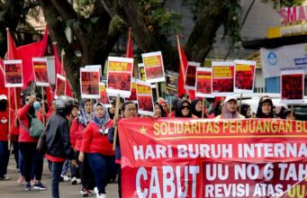 May Day is Happy Day: Selamat Hari Buruh, Jangan banyak banyak ya massa aksinya!