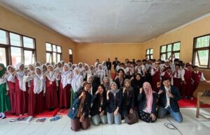 Cegah Remaja Terjerumus Narkoba, MMD 71 UB Adakan Penyuluhan NAPZA di SMPN 2 Pronojiwo