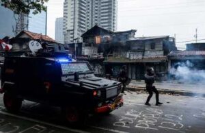 KRITIK TERHADAP PENANGANAN AKSI DEMONSTRASI ANTARA KEDAULATAN HUKUM DAN PERLINDUNGAN RAKYAT